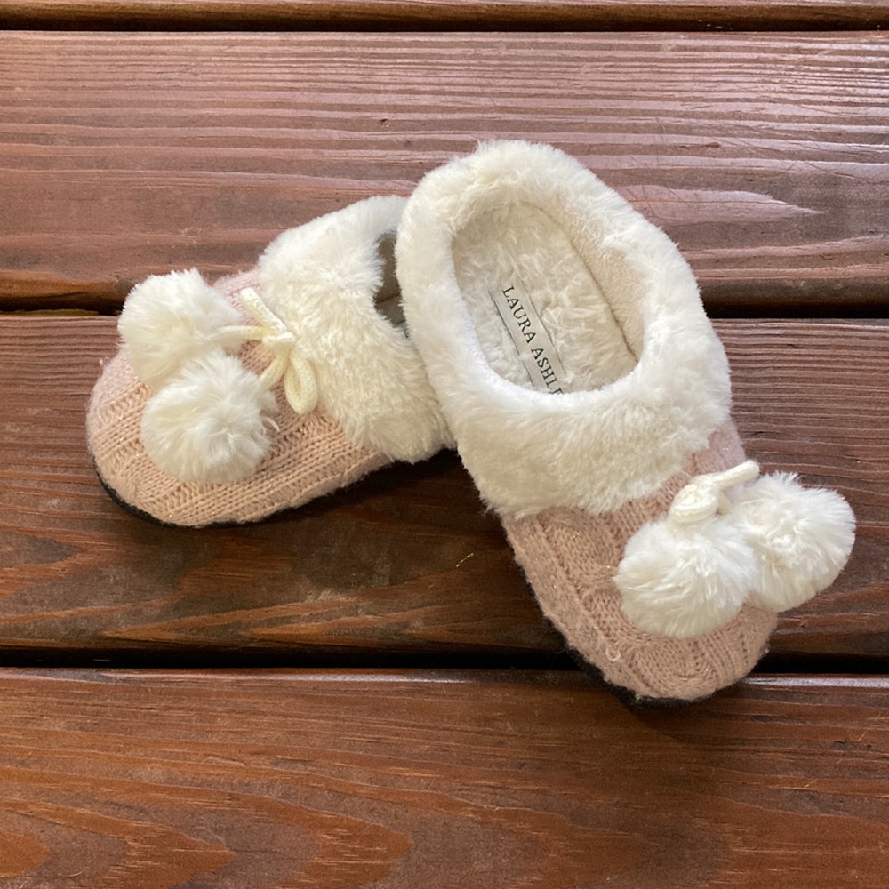 Laura Ashley girls slippers w/ pompoms size 11-12